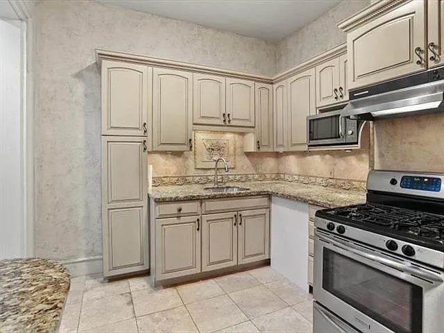 807 Decatur St #2 — Photo 9