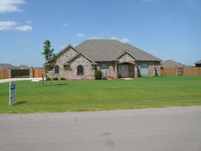 1st image of 4 Windy Hollow Dr
