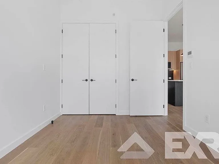 11-14 35th Ave #522 — Photo 7