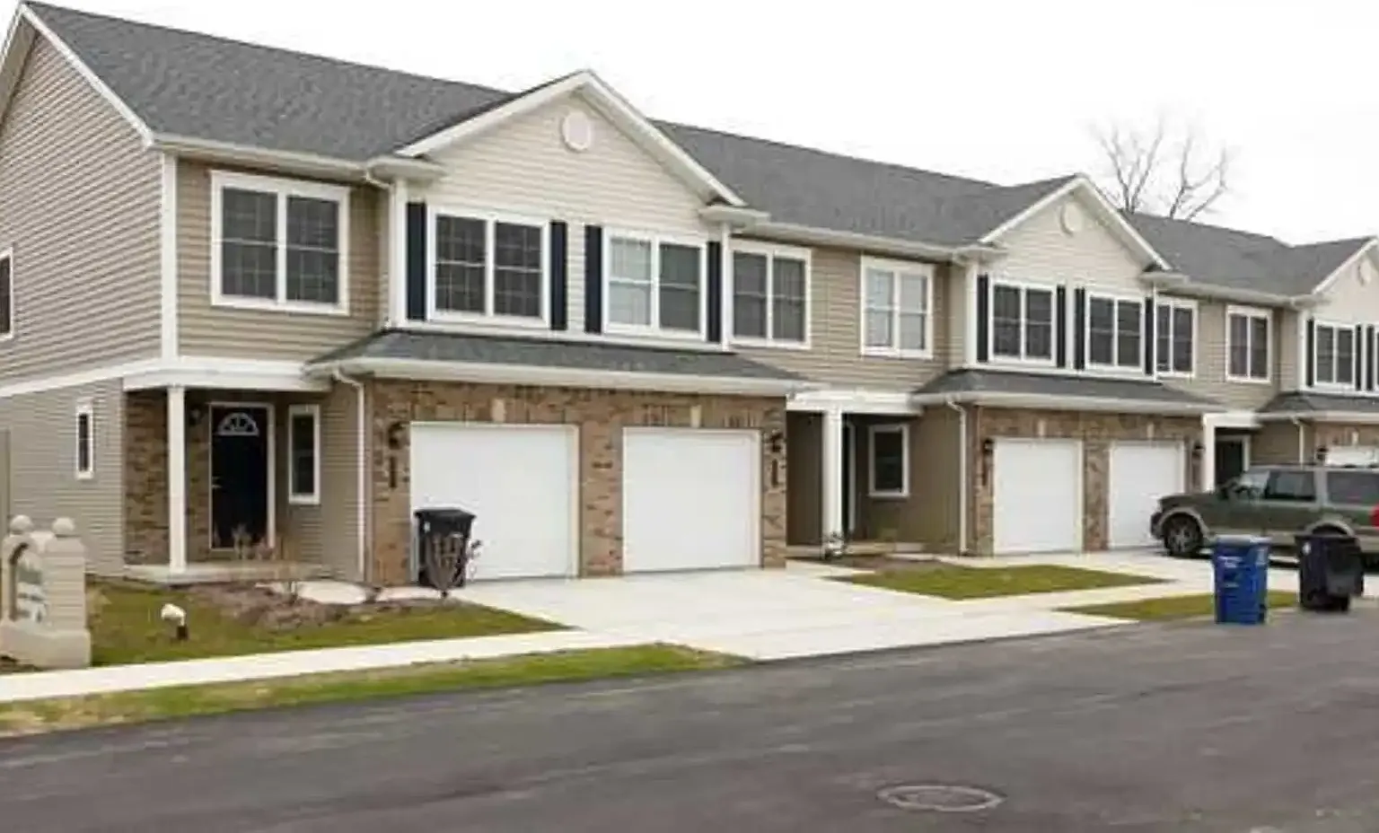 Windsong Townhomes — Photo 1