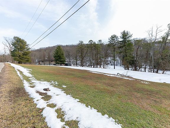3rd image of 5005 Mamont Rd