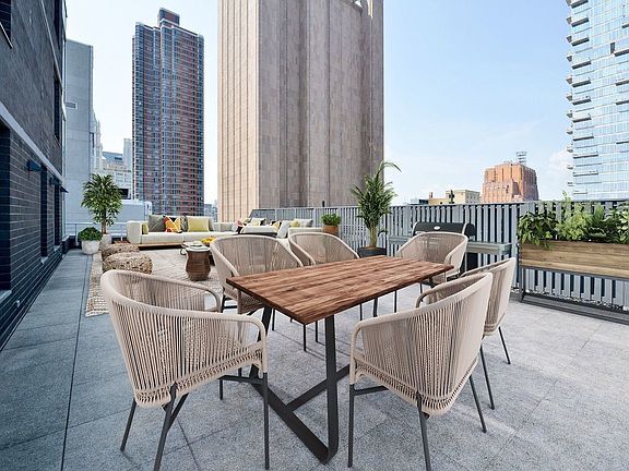 4th image of 88 Leonard St APT 2006