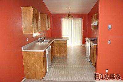 Kitchen & Dining Rm