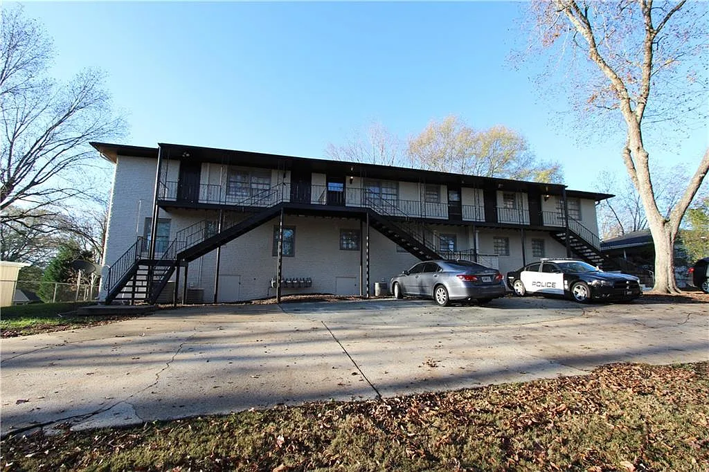 2 bed, 1.0 bath, 700 sqft, $1,575 — Photo 3