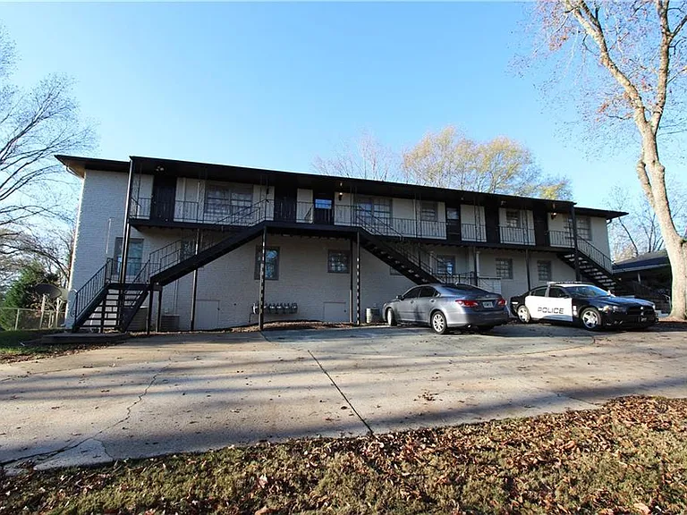 514 Clover Dr #4 — Photo 2
