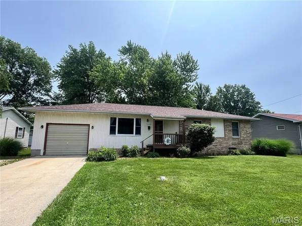 1600 N Harrison St, Litchfield, IL 62056