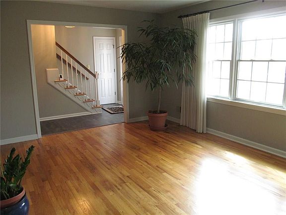 3rd image of 6715 Kingswood Dr