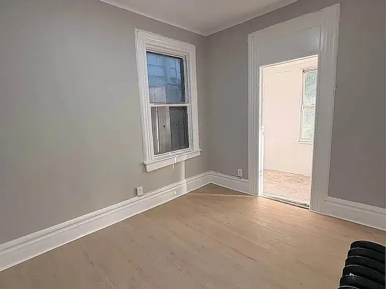 3 bed, $2,000 — Photo 4