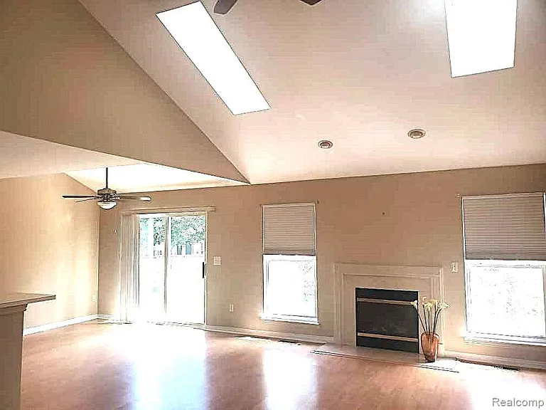 4198 Gardenia Dr — Photo 2