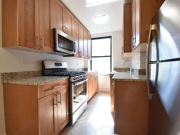 4th image of 225 W 106th St APT 4L