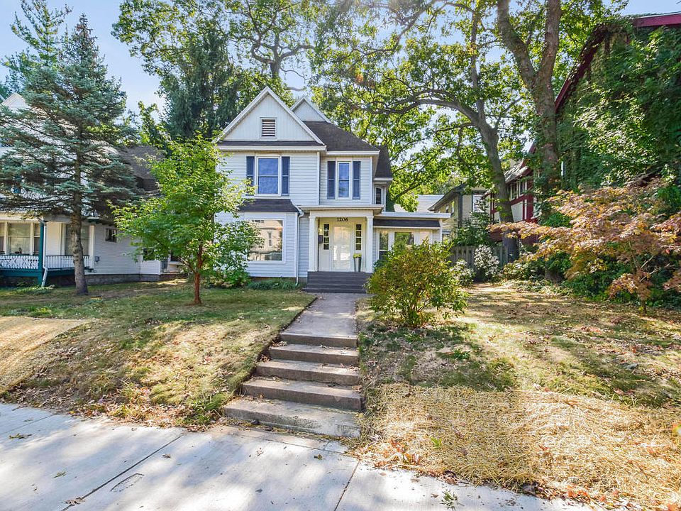 2nd image of 1206 Lake Dr SE
