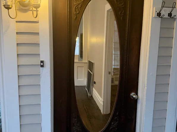 134 Perry St APT 1, Grand Ledge, MI 48837