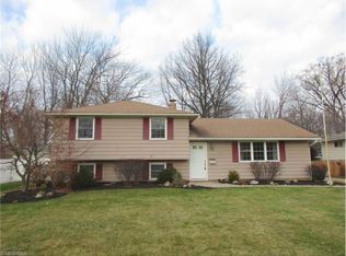 34303 Iris Ln, Eastlake, OH 44095