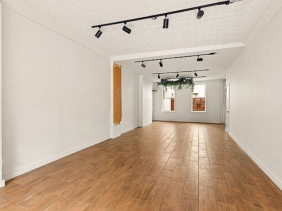 2nd image of 210 Hoyt St