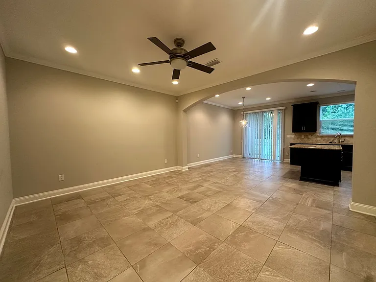 91 Richmond Dr — Photo 6