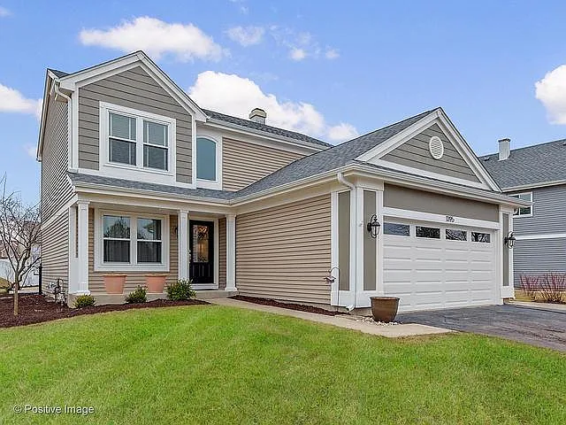 1395 Beaumont Cir photo 1