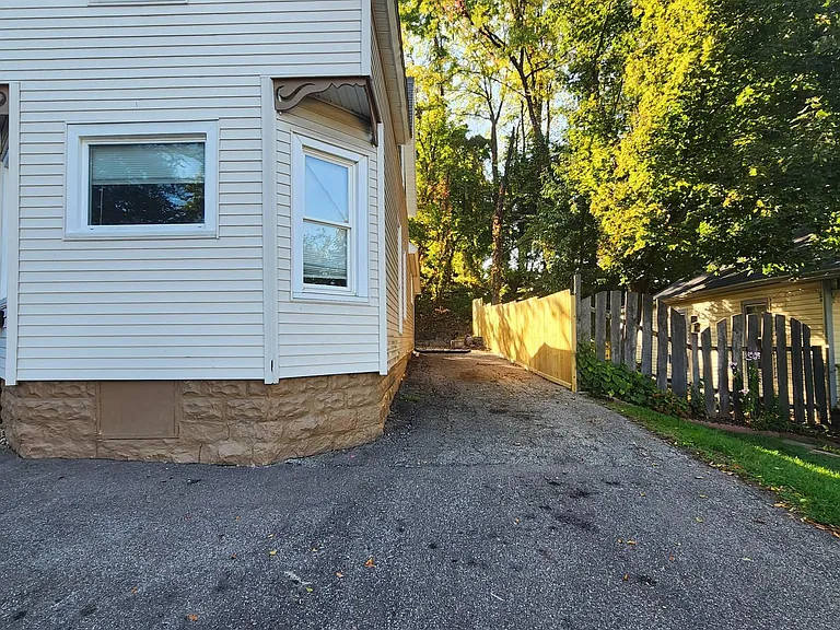 413 Ingleside Ter — Photo 16
