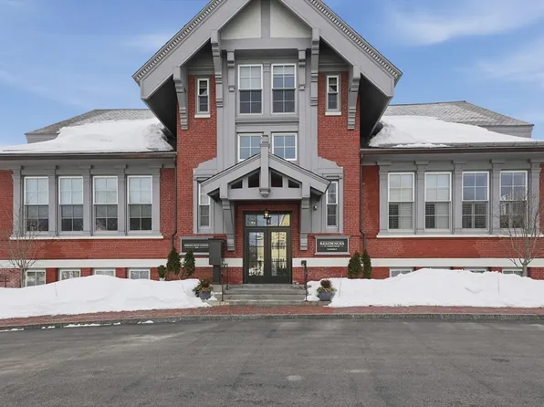 10 Congress St #302, Amesbury, MA 01913