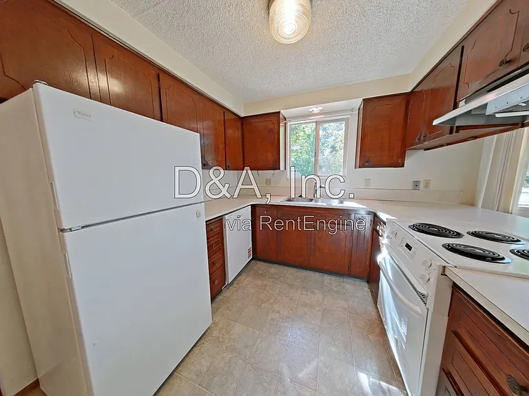 905 NW 27th St — Photo 4