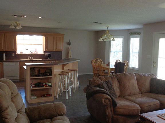 3rd image of 122 Penny Ln