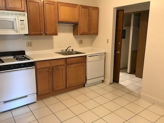3rd image of 3069 N Oakland Ave APT 304