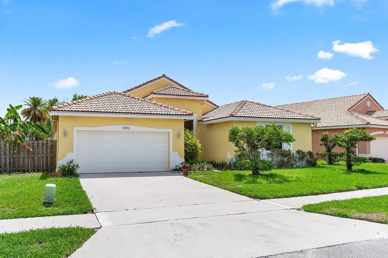 4 bed, 3.0 bath, 2293 sqft, $4,000 — Photo 2
