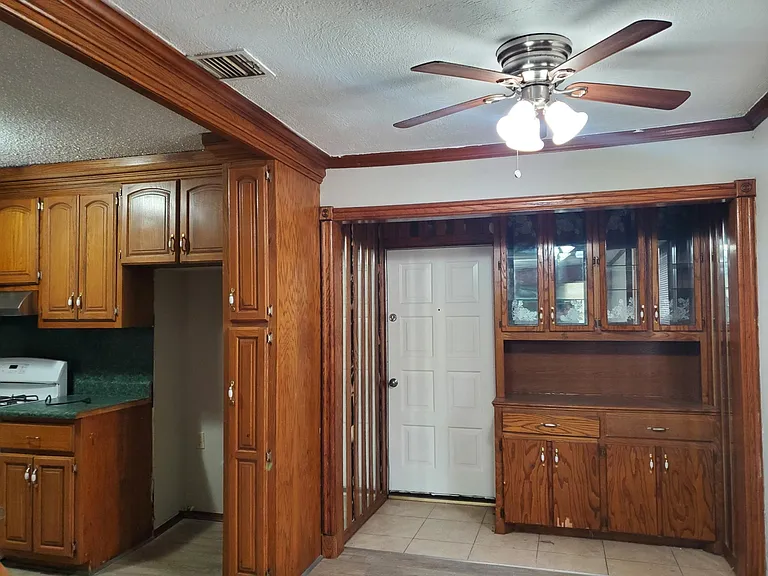 2608 N Hammond Ave — Photo 5