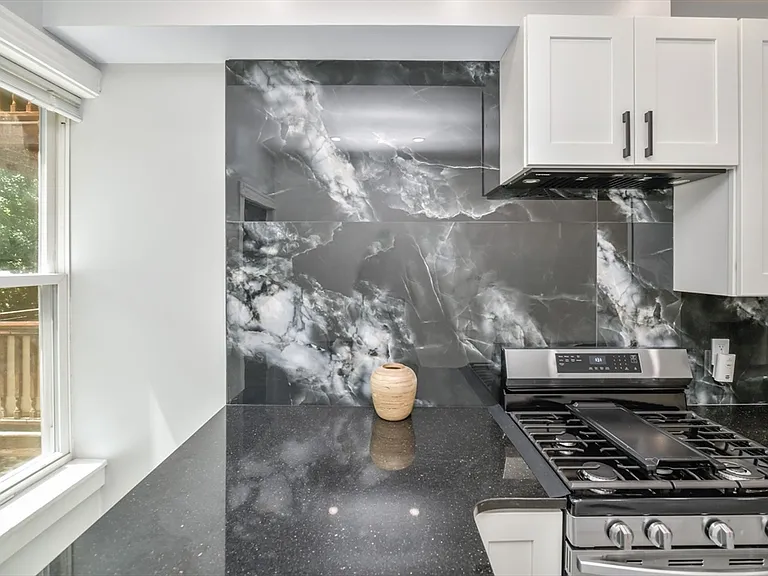9 Ruthven St #2 — Photo 3