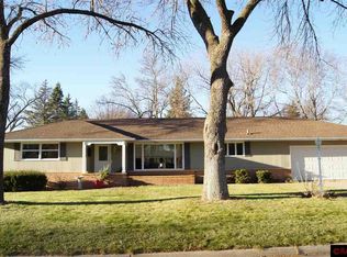 53 Roslyn Rd, New Ulm, MN 56073