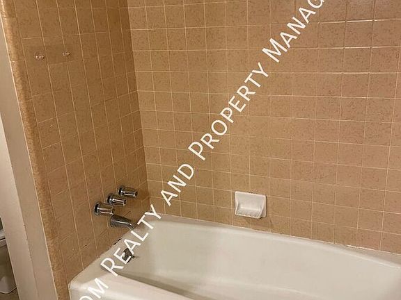 3rd image of 7213 Quailwood Dr APT B