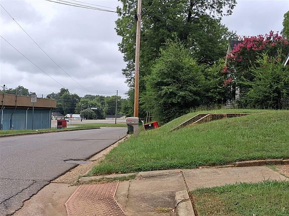 5th image of 904 34th Ave