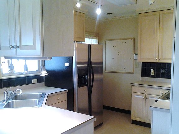 4th image of 321 Hillview Ave