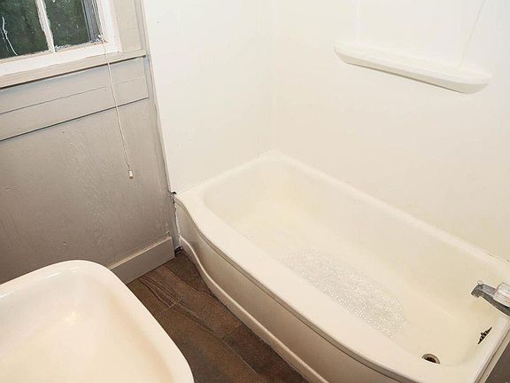 3rd image of 521 S Norwood Ave