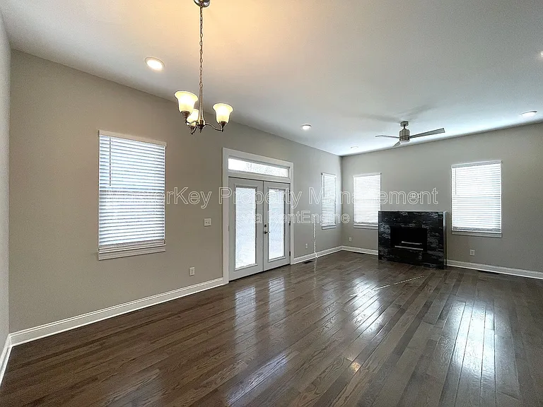 929 Ramseur St — Photo 2