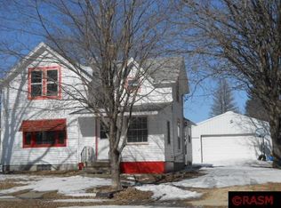 404 E 2nd St, Delavan, MN 56023