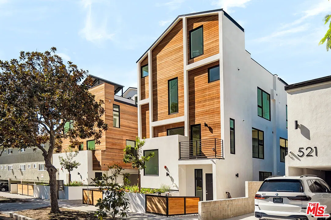 511 N Flores St — Photo 1