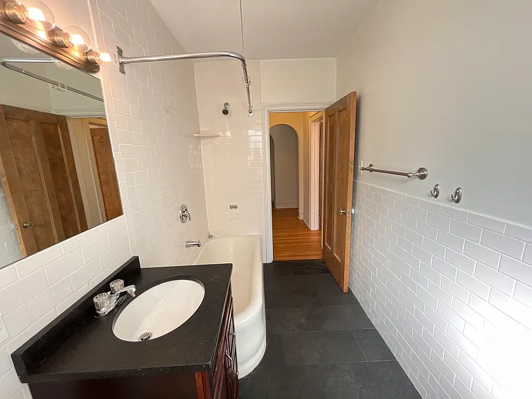 6150 N Hoyne Ave #1 — Photo 20