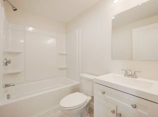 529 Wood St APT 3, Bristol, RI 02809