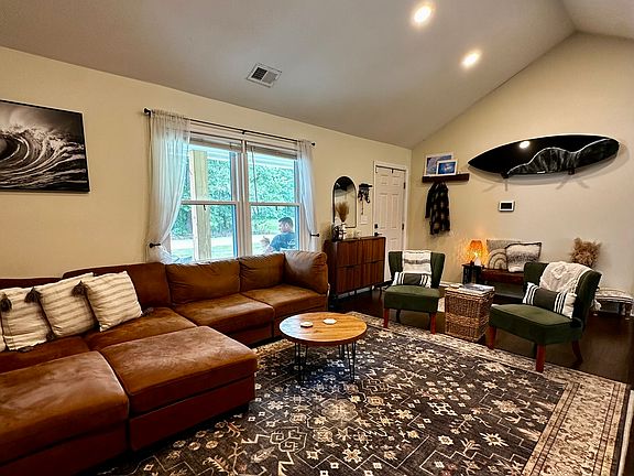 3rd image of 3612 Morse Ave