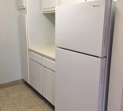 5th image of 1079 W 38th St #1079