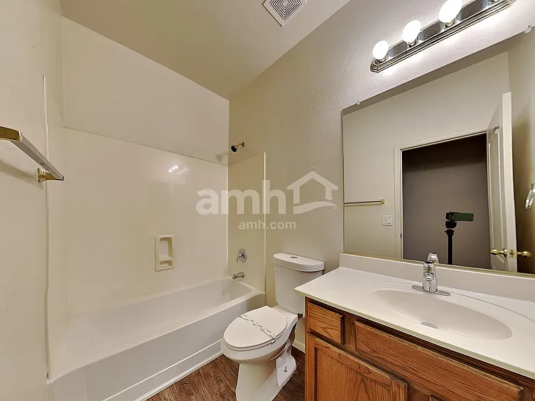 10338 W Wood St — Photo 16