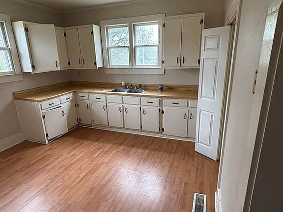 5th image of 912 N Price St