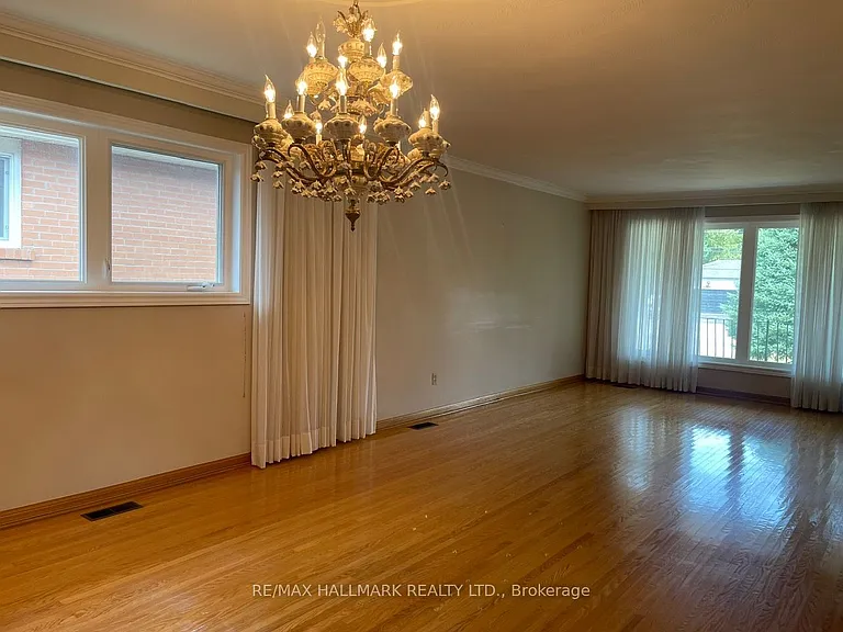 227 Elgin Mills Rd W — Photo 3