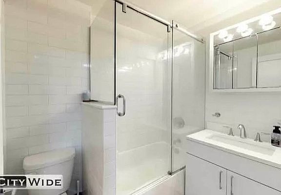 4th image of 137 E 38th St #7P