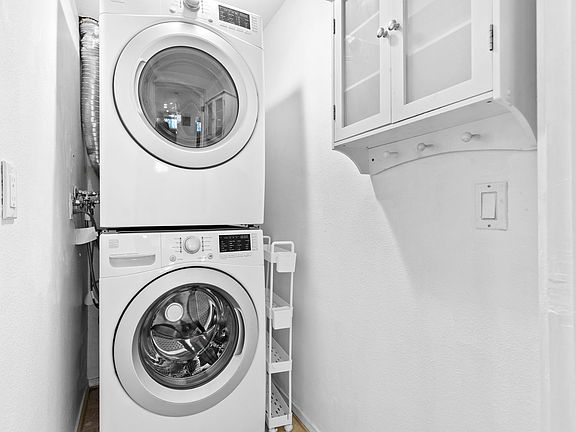 5th image of 544 W Doran St Unit 1