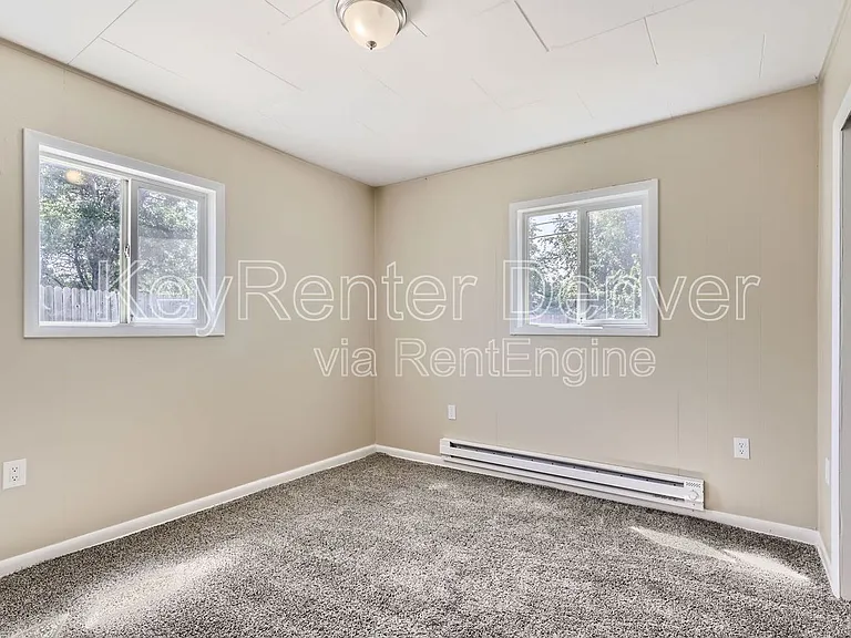 991 Vaughn St — Photo 9