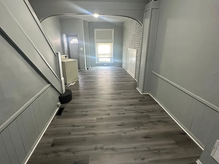 422 N Curley St — Photo 3