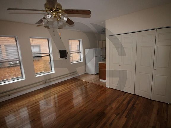 4th image of 815 W Cornelia Ave #817A307
