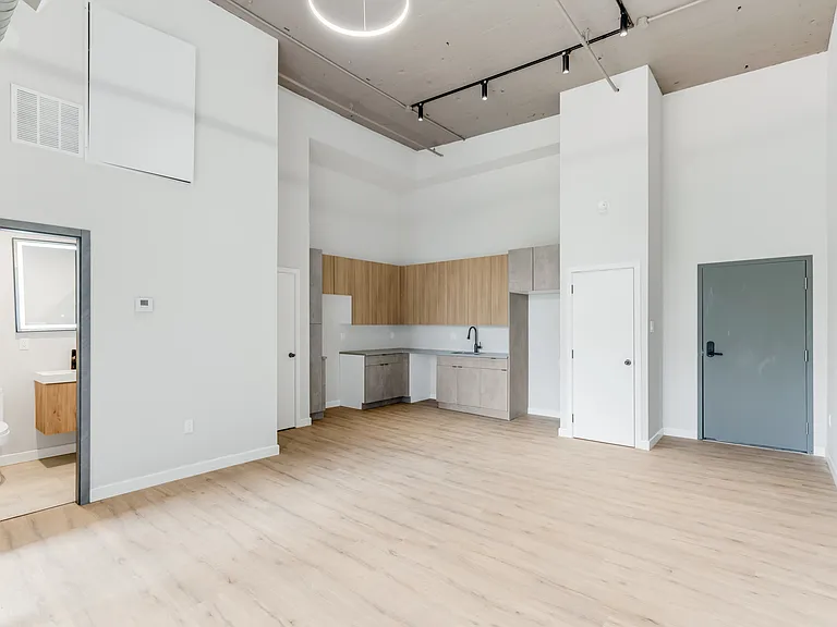 Castor Lofts — Photo 20