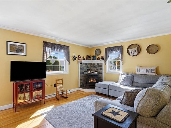 5th image of 220 Williams St